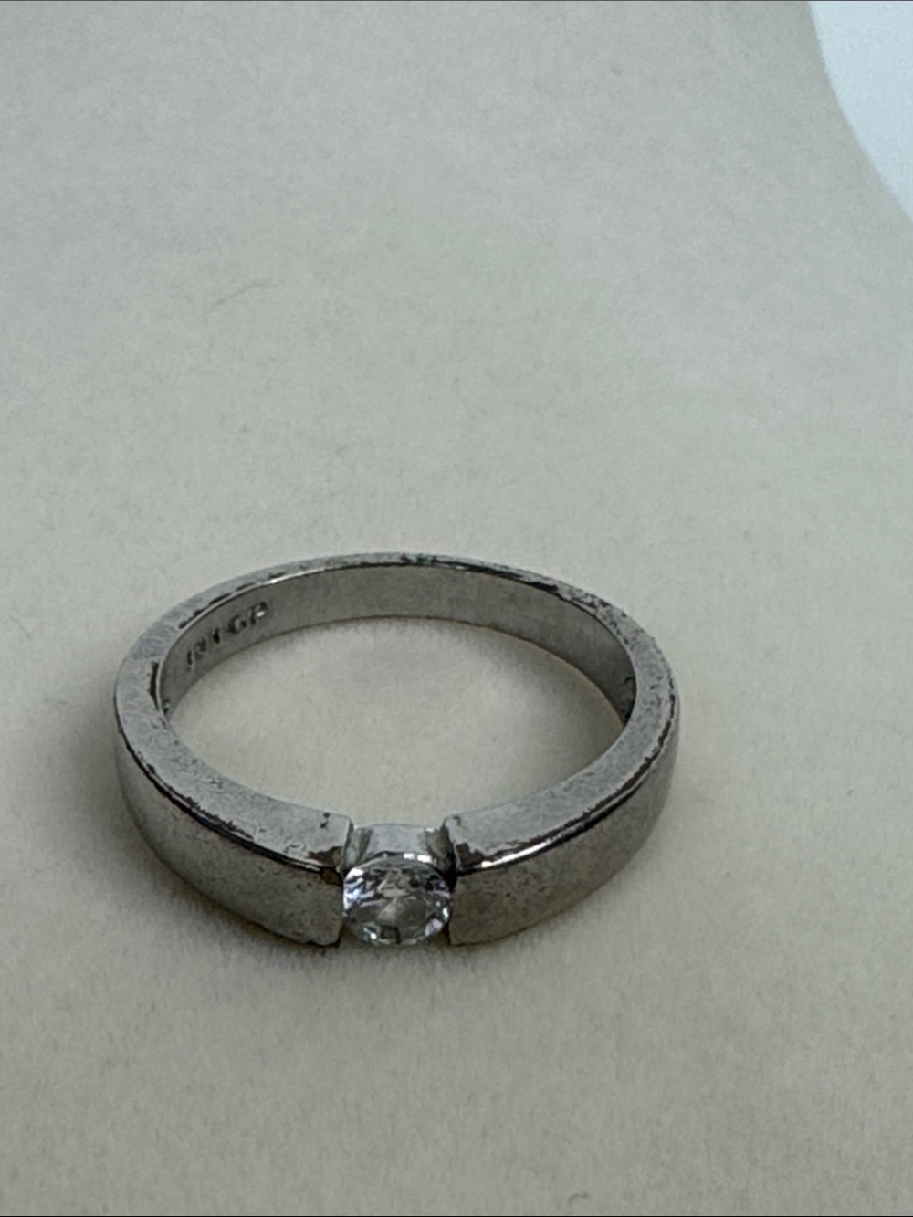 18K GP Classic Silver Solitaire Ring with Clear sparkle Stone Size 8